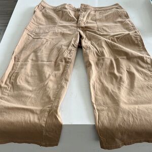 Jones New York Tan Capris Relaxed Fit